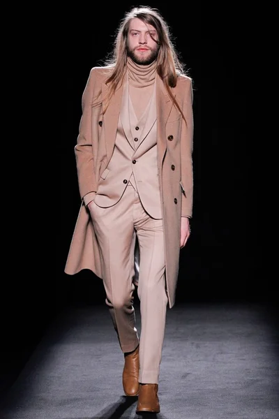 Look 1
